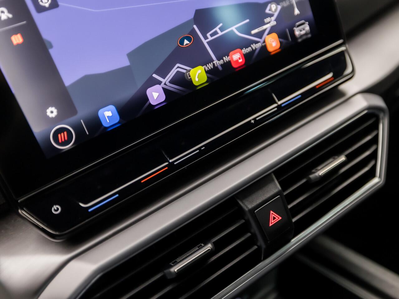 Seat LEON Sportstourer 1.4 TSI FR eHybrid PHEV Sport 204Pk Automaat (APPLE CARPLAY, GROOT NAVI, CAMERA, SFEERVERLICHTING, LEDER, SPORTSTOELEN, TREKHAAK, KEYLESS, ADAPTIVE CRUISE, NIEUWSTAAT)