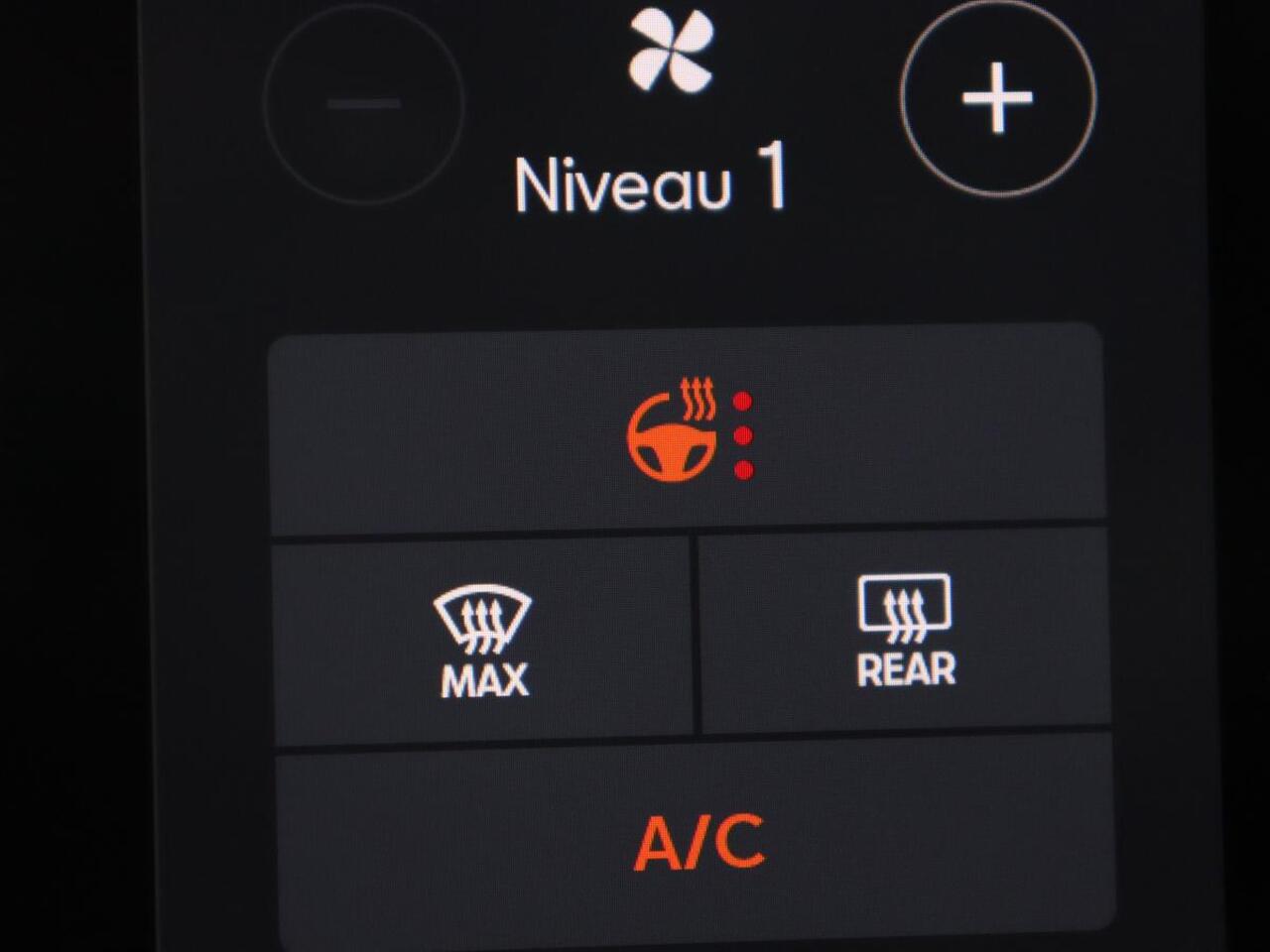 Seat LEON 1.0 TSI FR Intens | Stoel & stuurverwarming | Carplay | Camera | Adaptive cruise | Navigatie | Park Assist | Digital Cockpit | Keyless | Full LED