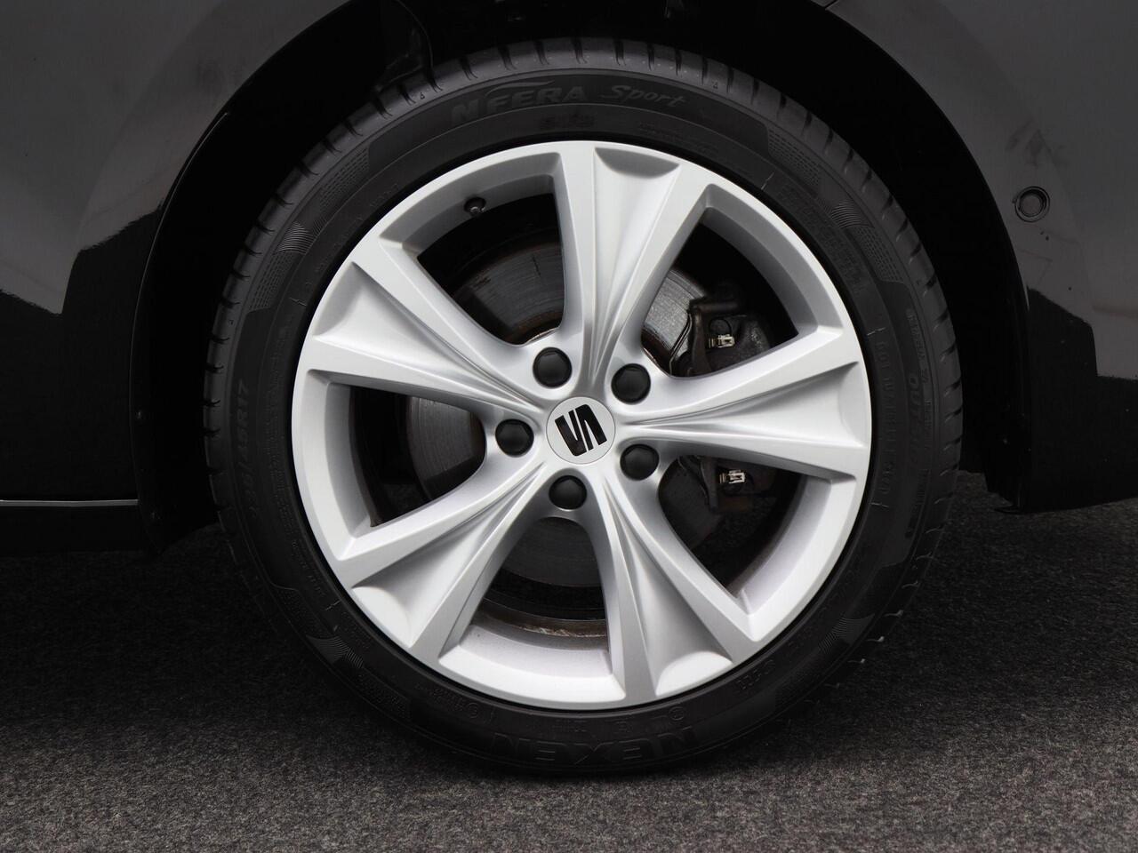 Seat LEON 1.4 TSi 204 Pk Phev eHybrid FR Business Intense | LED | Sensoren | Carplay | Navigatiesysteem | Stoel Verwarming | Climate Control | Privacy Glass | 17 Inch | 63.623 Km!!