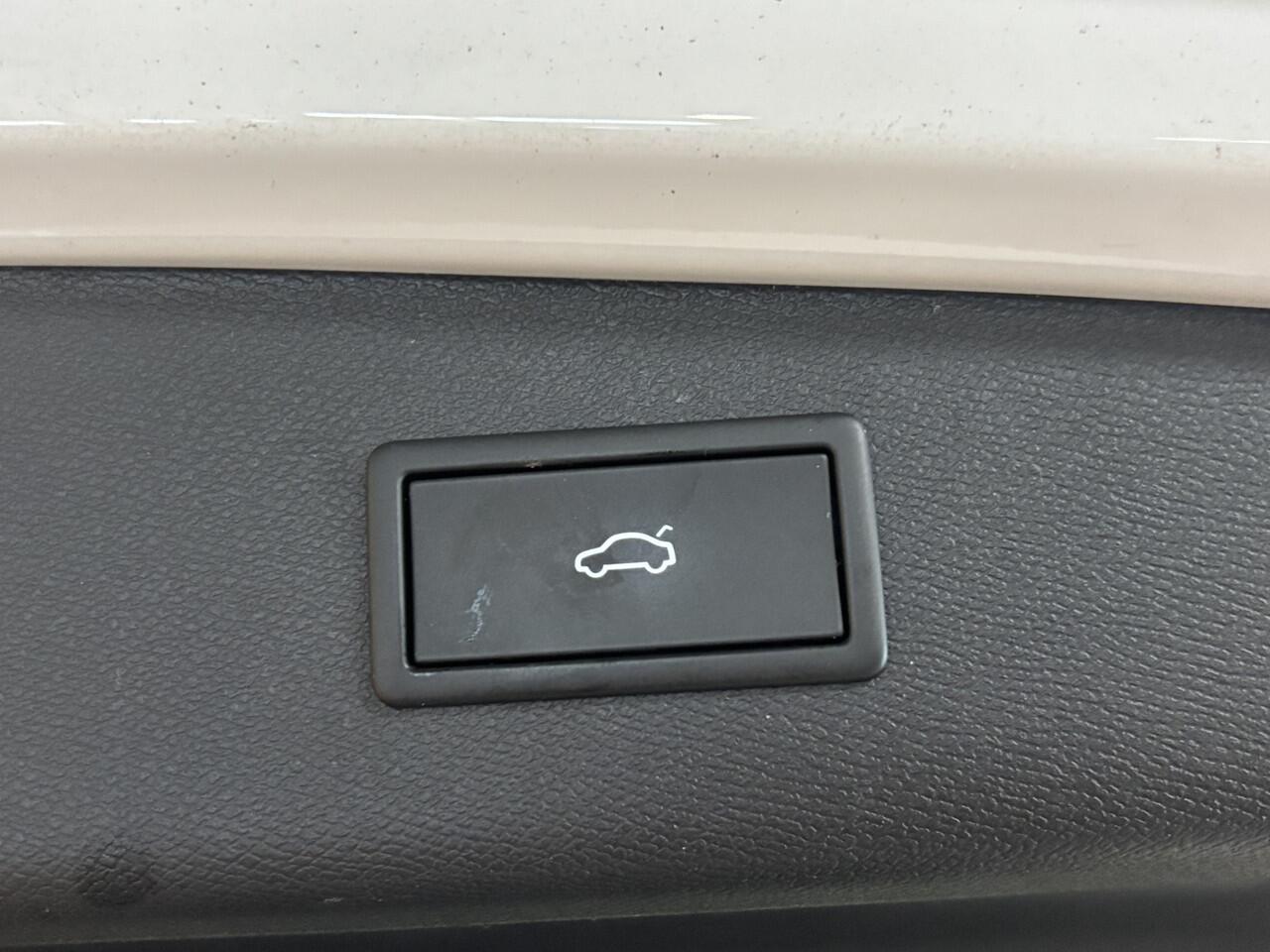 Seat LEON Sportstourer 1.5 eTSI Style Launch Edition automaat | navigatie cruise control | pdc