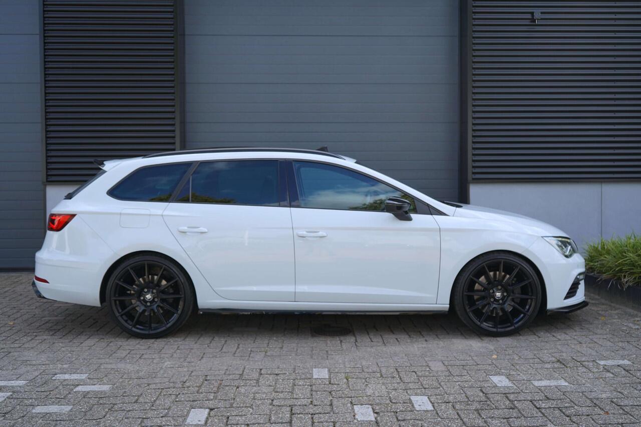 Seat LEON 2.0 TSI CUPRA 300 4-drive Pano/Schaal/Virtual/Maxton/Keyless/LED/Carplay