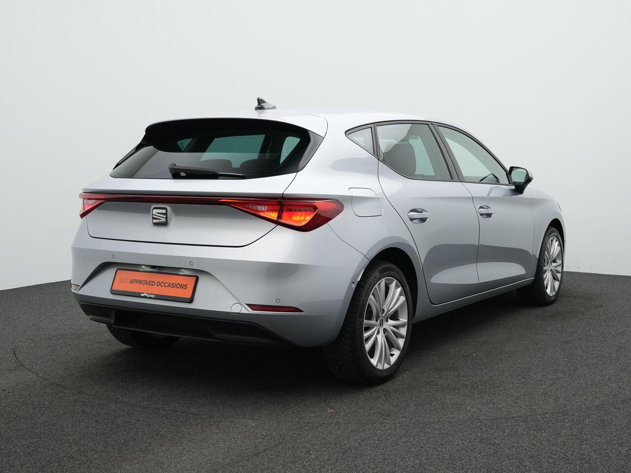 Seat LEON 1.0 TSI 110 pk FR Style | Stuur-/stoelverwarming | Achteruitrijcamera | Navigatie | Adaptive Cruise