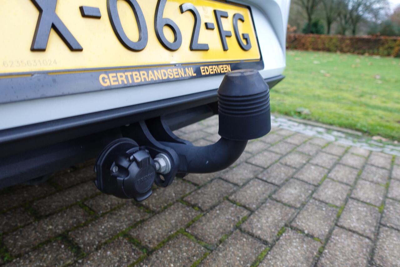 Seat LEON Sportstourer 1.0 eTSI FR Business Intense | Trekhaak | CarPlay | Camera | Stuurwielverw. | Stoelverw. | BTW |