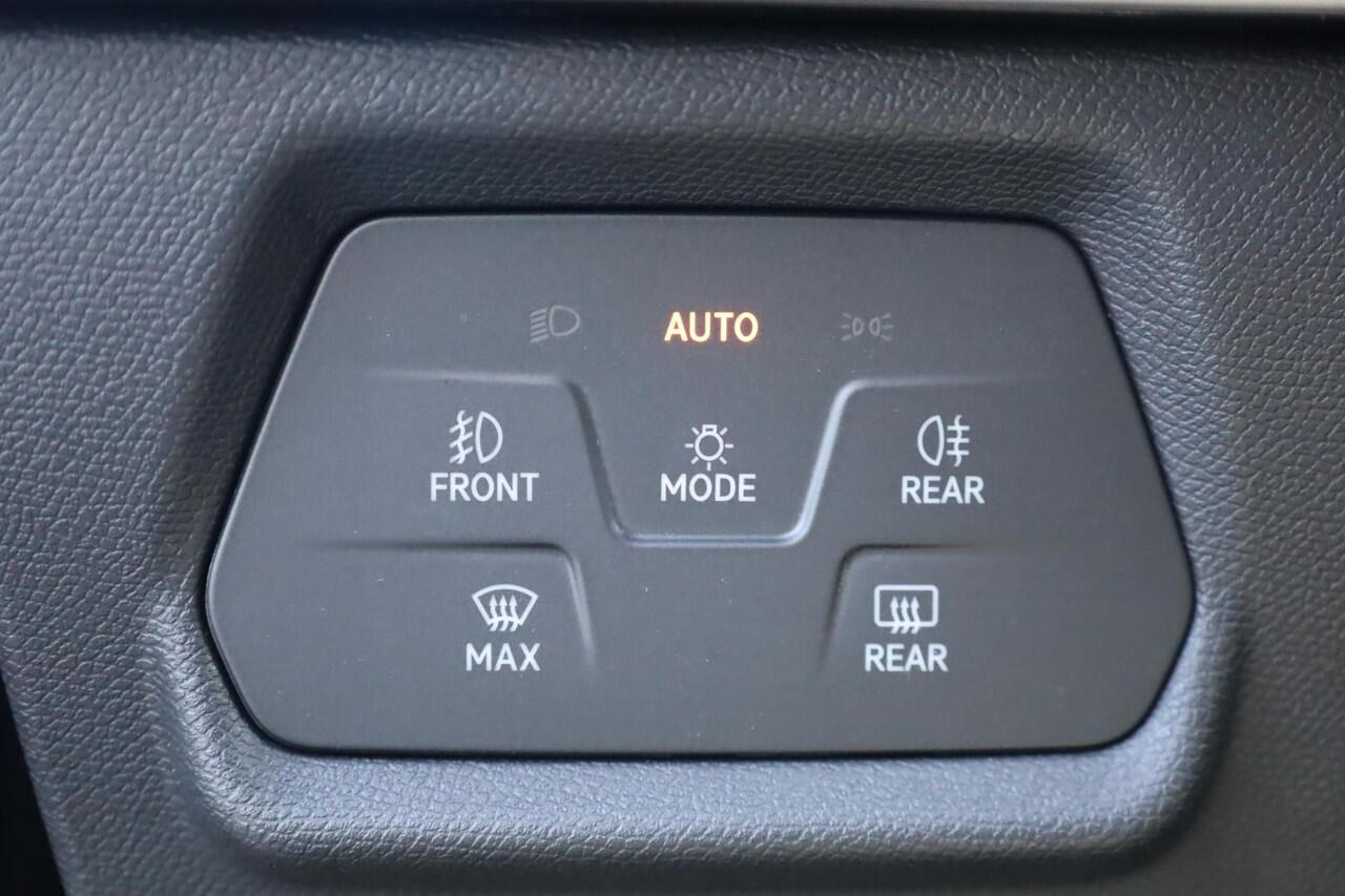 Seat LEON Sportstourer 1.5 TSI e-Hybrid FR Business 204PK / 150kW, 18" 'Performance Machined' LMV, LED koplampverlichting, adaptieve cruise control (acc), multifunctioneel lederen stuurwiel, infotainmentsysteem met 12,9 inch touchscreen, keyless start, achteruitrij