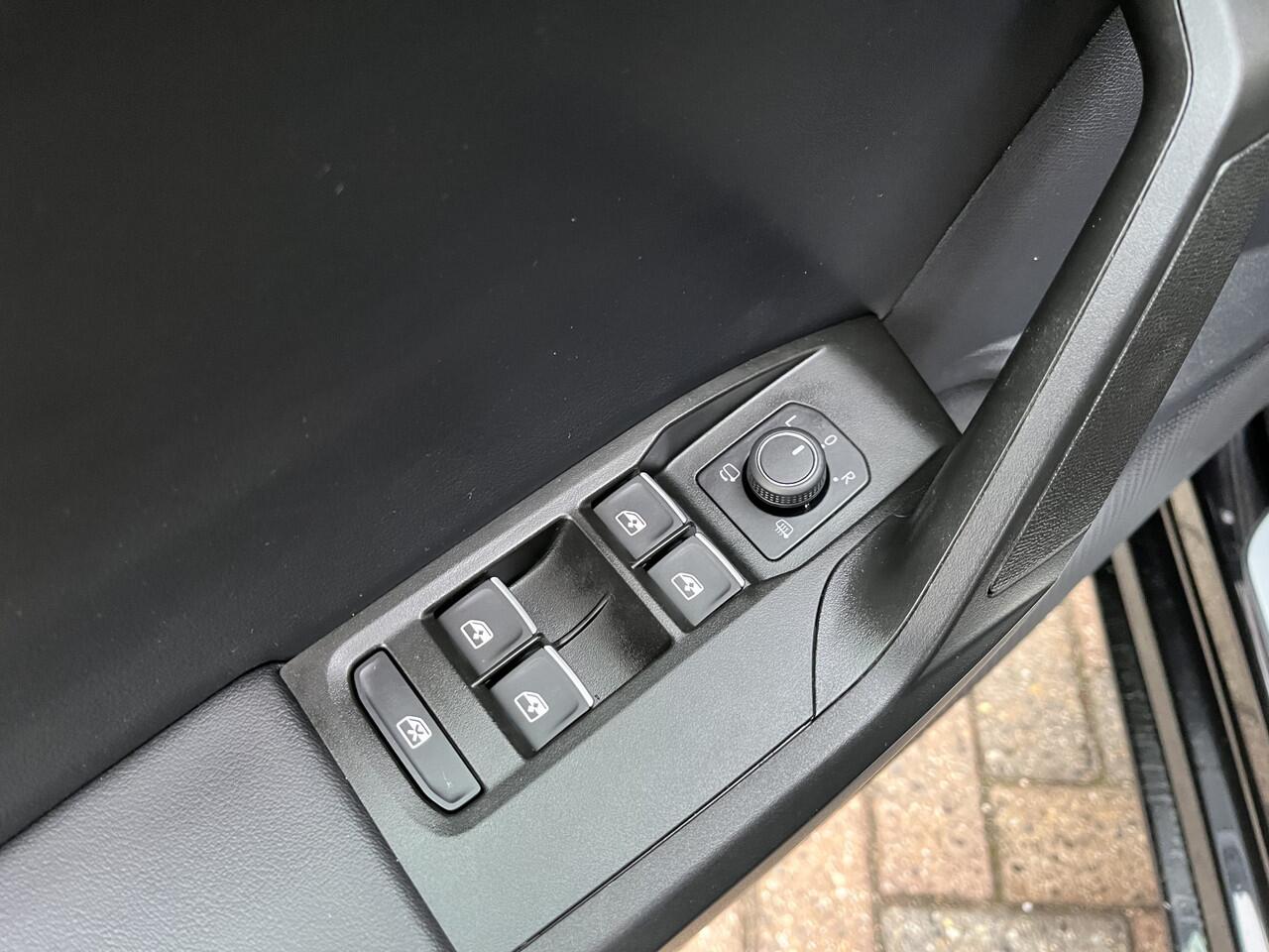 Seat LEON 1.0 TSI FR Business / AUTOMAAT/ GARANTIE TM 07-2027/ FULL LINK/ CRUISE/ STUUR-STOELVERWARM./ NAVI/ CLIMA/