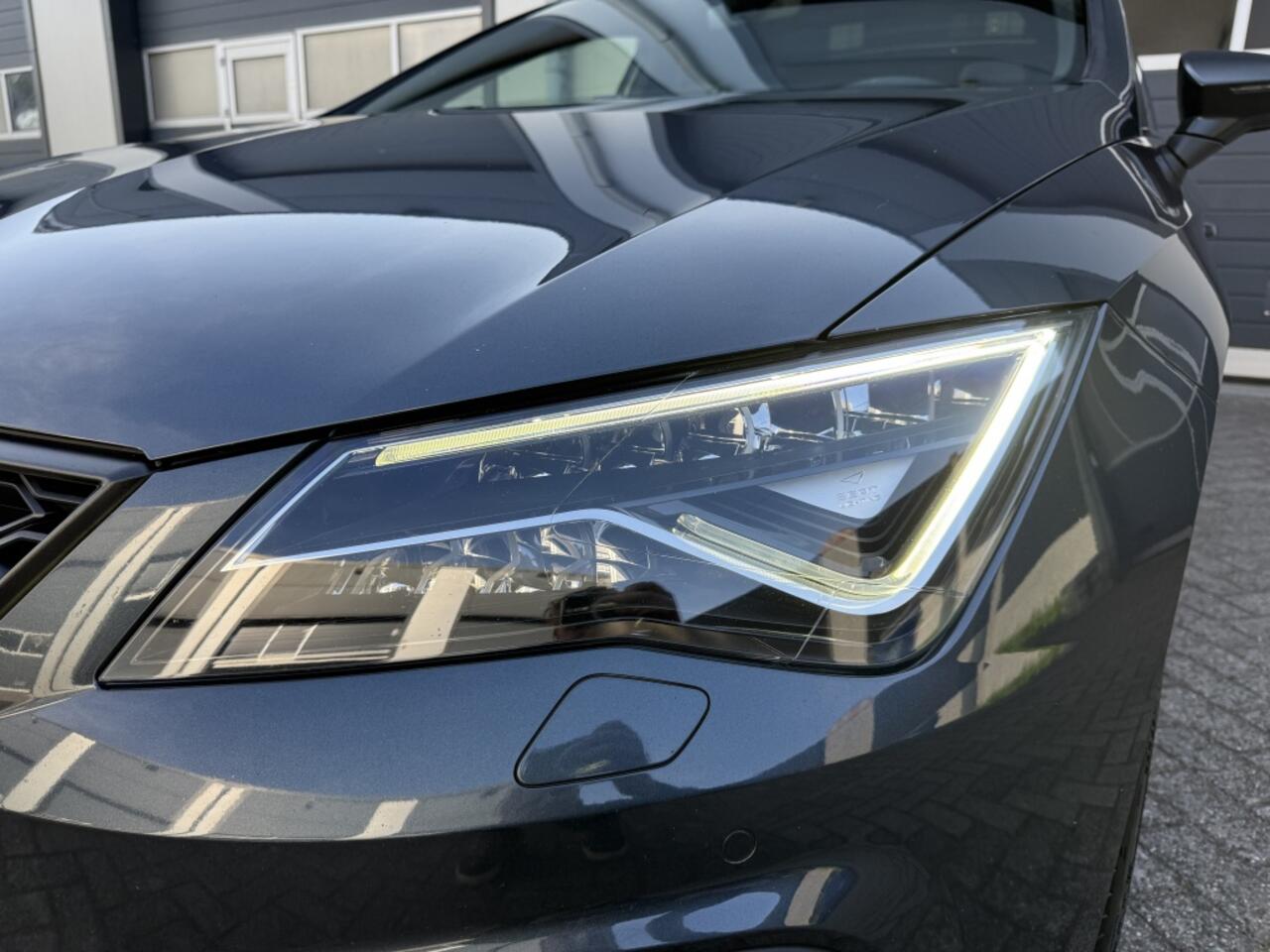 Seat LEON 1.5 TSI FR Ult.Ed.Bl NAP Pano ACC Carplay virtual Led Camera Be