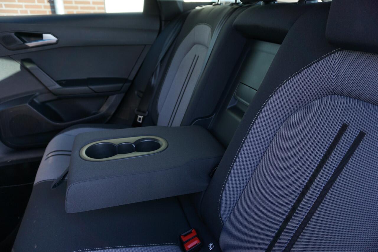 Seat LEON Sportstourer 1.5 TSI STYLE NAVIGATIE ANDROID-APPLECARPLAY DIGITALE COCKPIT LED ECC AIRCO CRUISECONTROL PARKEERSENSOREN V+A BLUETOOTH LMV ENZ...