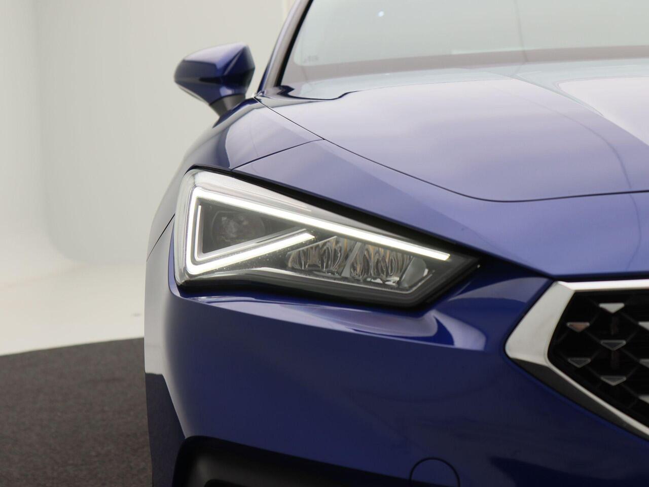 Seat LEON Sportstourer 1.4 TSi eHybrid 205 Pk PHEV FR | Panoramadak | Adaptive Cruise | Stoel Verwarming | Carplay | Navigatiesysteem | Camera | Parkeersensoren | 18 Inch