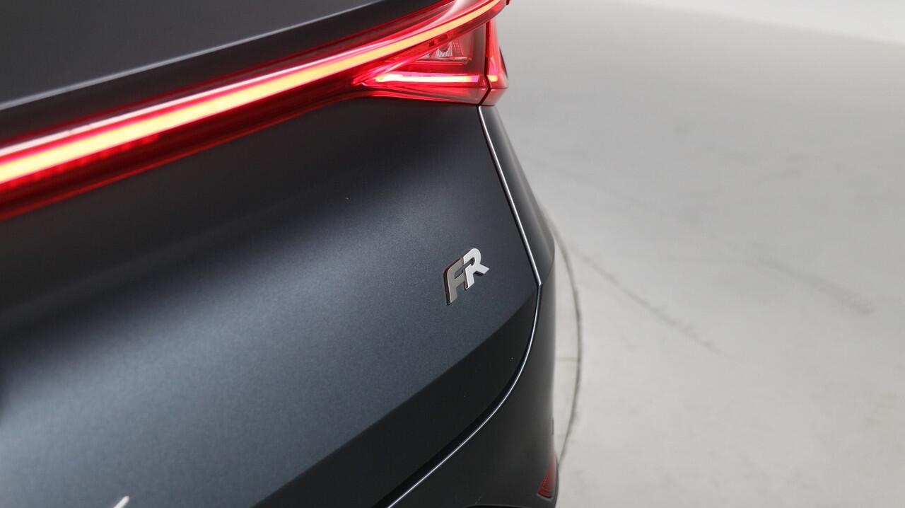 Seat LEON Sportstourer 1.5 eTSI 150pk FR Business Intense DSG / Navigatie / Parkeersensoren