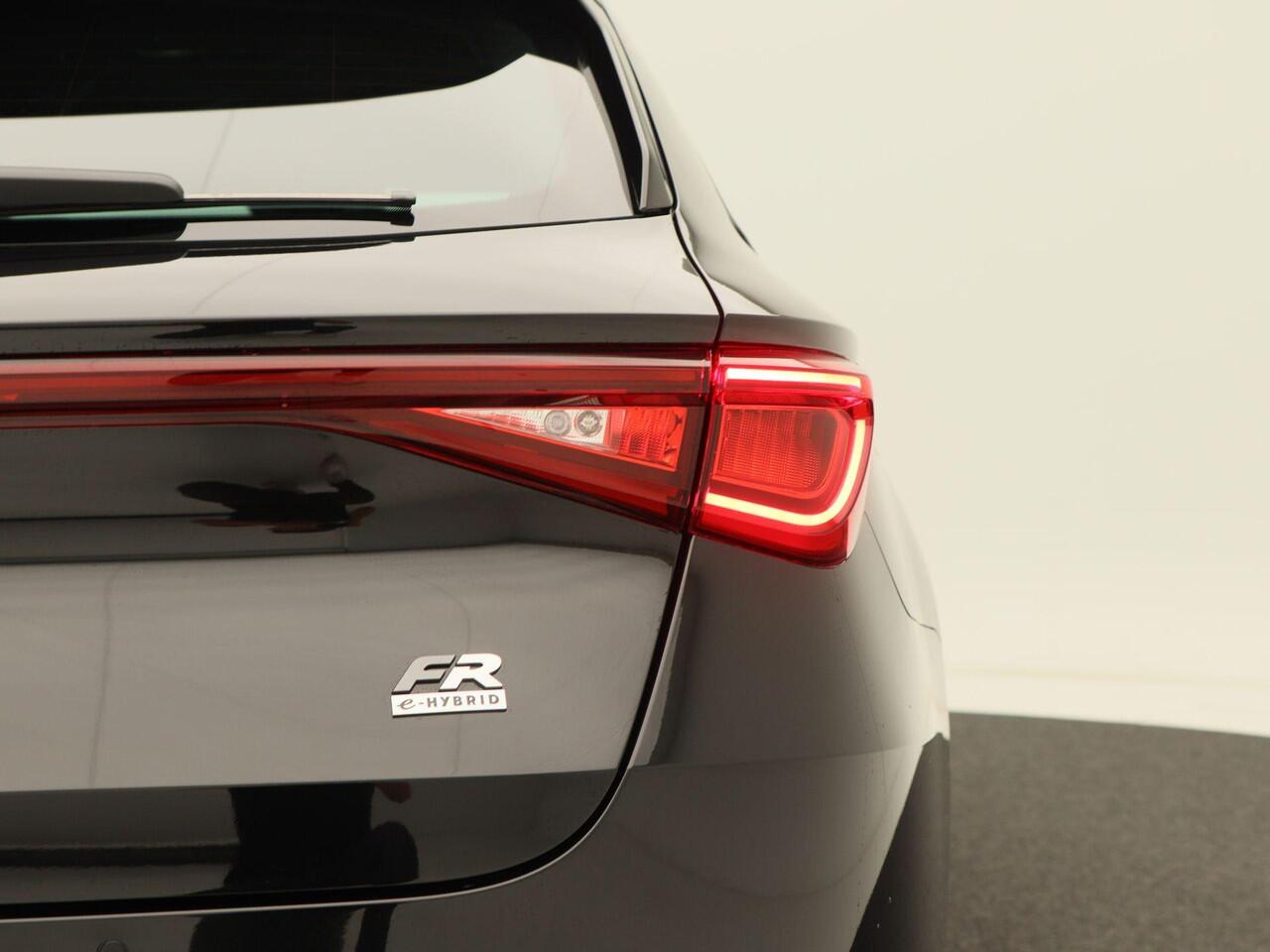 Seat LEON Sportstourer FR Business 1.5 TSI eHybrid PHEV 204pk | Trekhaak | Keyless | Stoelverwarming | Achteruitrijcamera