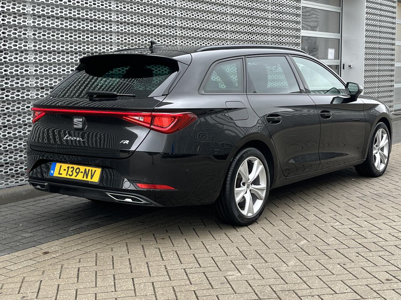 Seat LEON Sportstourer 1.5 TSI FR Business Intense / Navigatie / Led / Camera / Parkeersensoren / Lichtmetaal 17 inch / **