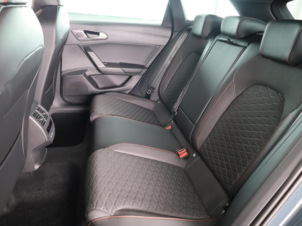 Seat LEON Sportstourer FR Business PHEV 1.5 TSI 204 pk 6 versn. DSG | Black Pack | Trekhaak | Safe & Driving Pack | | 18 inch