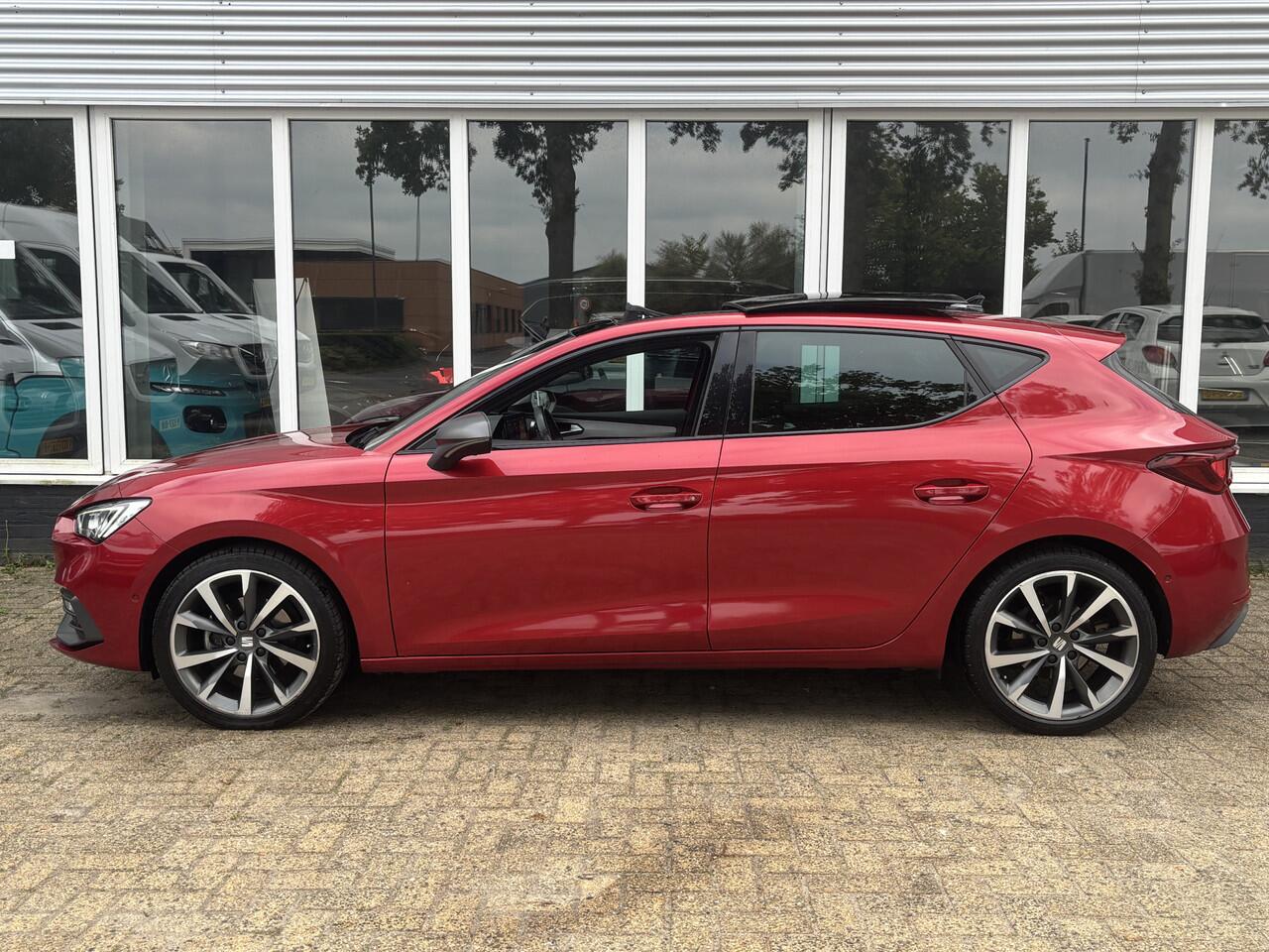 Seat LEON 1.5 eTSI FR Launch Edition | Pano | Stuur Verwarming | Stoel Verwarming | Parkeer Camera