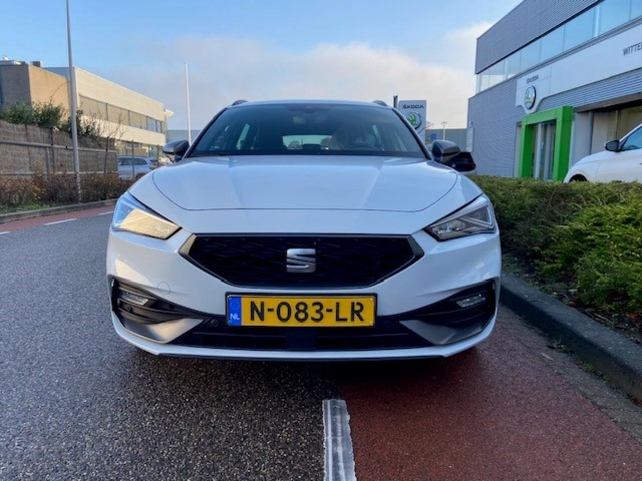 Seat LEON Sportstourer 1.0 eTSI FR Business Intense / Navi/ Camera/ CarPlay/ Virtual Cockpit