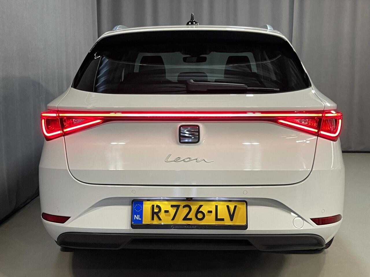 Seat LEON Sportstourer 1.5 TSI Xcellence 18"/Dodehoek/Stoel + stuurverwarming/Keyless/Adaptieve cruise/Apple Carplay & Android Auto/PDC