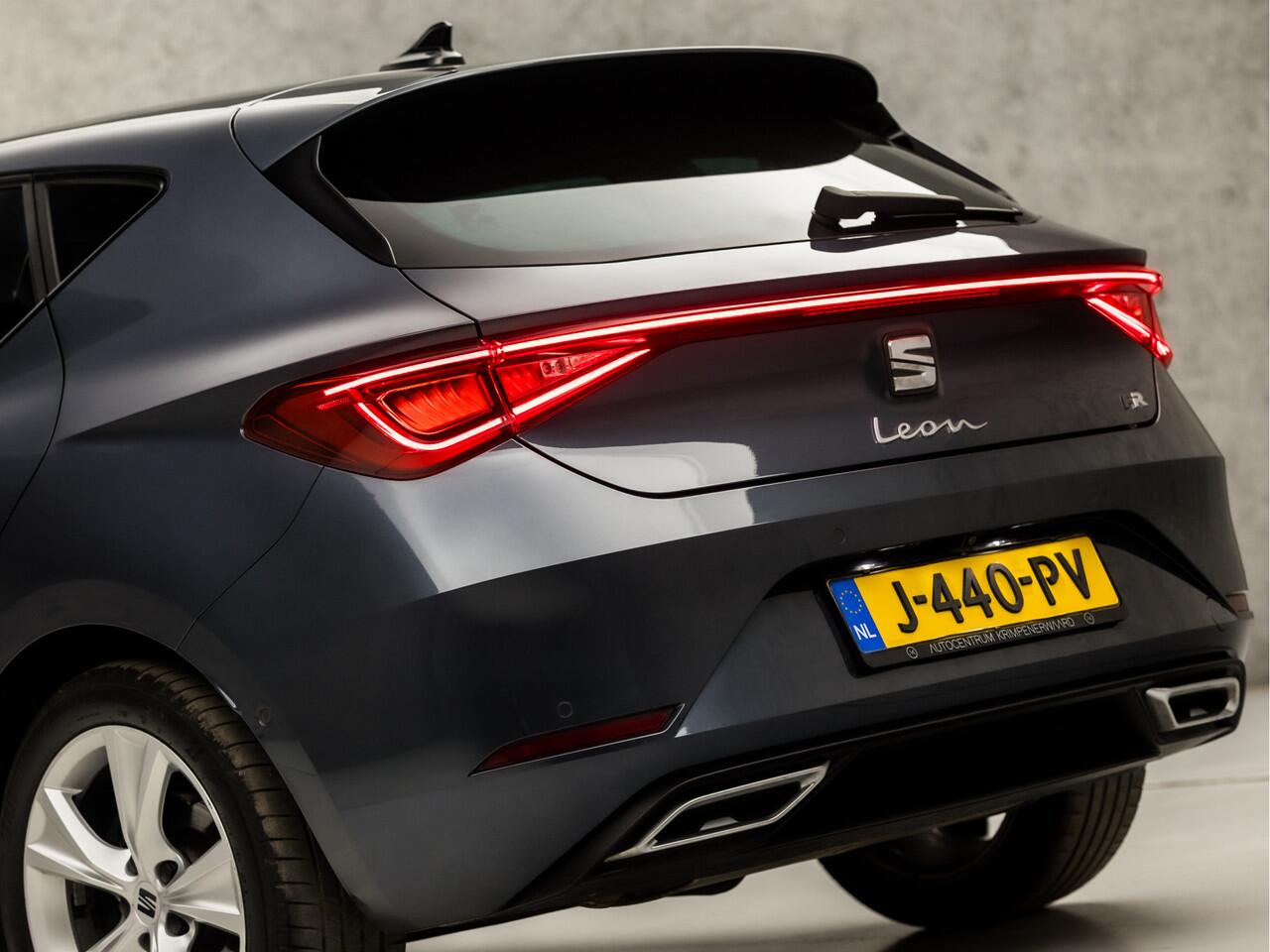 Seat LEON 1.0 TSI FR Sport (VIRTUAL COCKPIT, APPLE CARPLAY, GROOT NAVI, CAMERA, STUUR/STOELVERWARMING, SPORTSTOELEN, ADAPTIVE CRUISE, LED KOPLAMPEN, ZWART HEMEL, NIEUWSTAAAT)