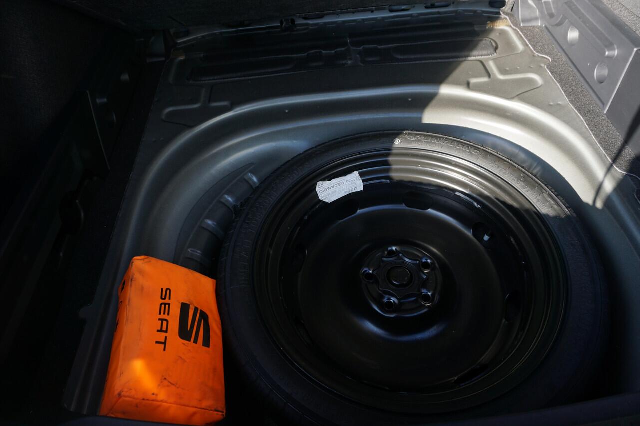 Seat LEON Sportstourer 1.5 eTSI 150PK AUTOMAAT STYLE CAMERA ANDROID-APPLECARPLAY(NAVI) STOEL+STUURVERWARMING PDC V+A ECC AIRCO CRUISECONTROL BLUETOOTH LMV ENZ...