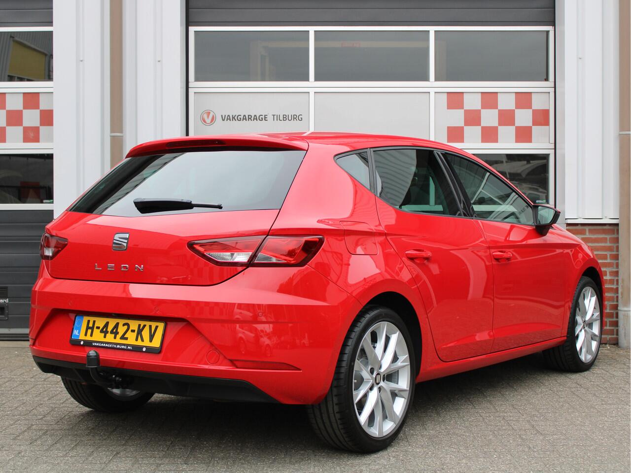 Seat LEON 1.5 TSI 150PK Style Ultimate Edition Automaat /NAVI/18'LM/Camera/Trekhaak/Stoelverwarming/PDC/Keyless/Lane assist/DAB+/NAP! 1e eig!