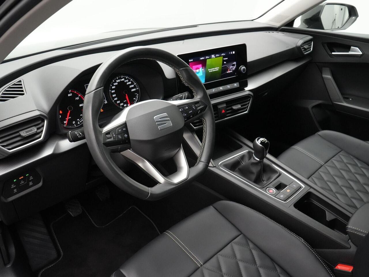 Seat LEON Sportstourer 1.0 TSI 110 pk Style | 40 Edition | LED koplampen | Luxe lederen bekleding | Climatronic | Parkeersensoren achter | Cruise Control | DAB | CarPlay | 18 inch