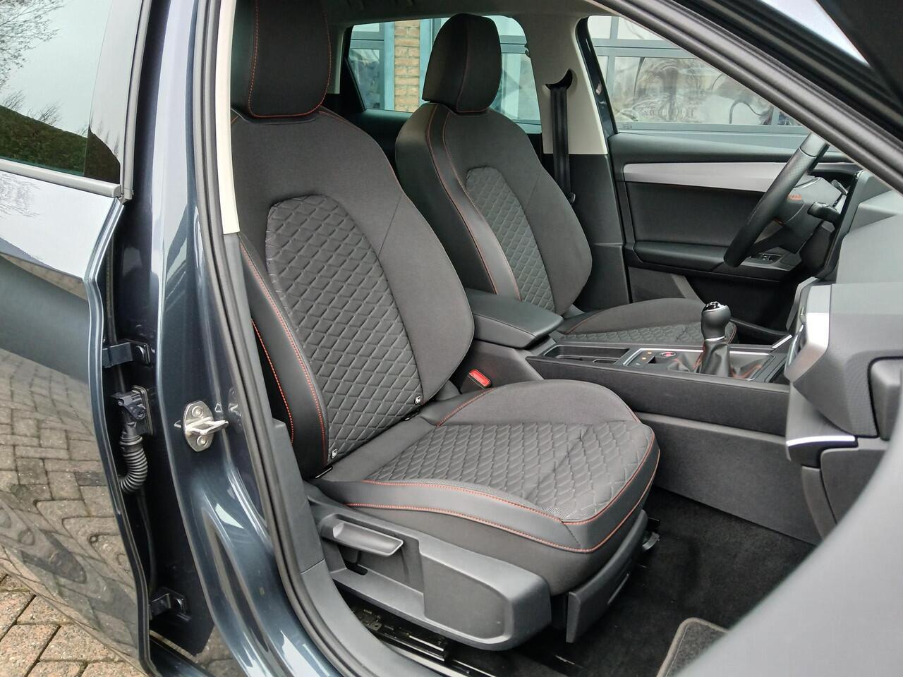 Seat LEON Sportstourer 1.5 TSI FR Business Intense + 18 inch + Trekhaak, slechts 19.000 km!!