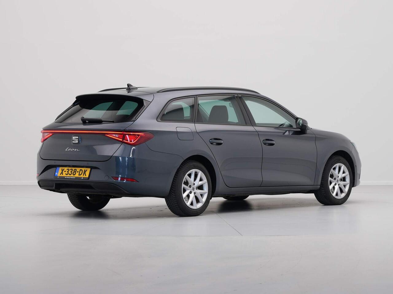 Seat LEON Sportstourer 1.0 eTSI 110pk DSG Style Business Intense Navigatie Wegkl. trekhaak Camera Acc Parkassist 35