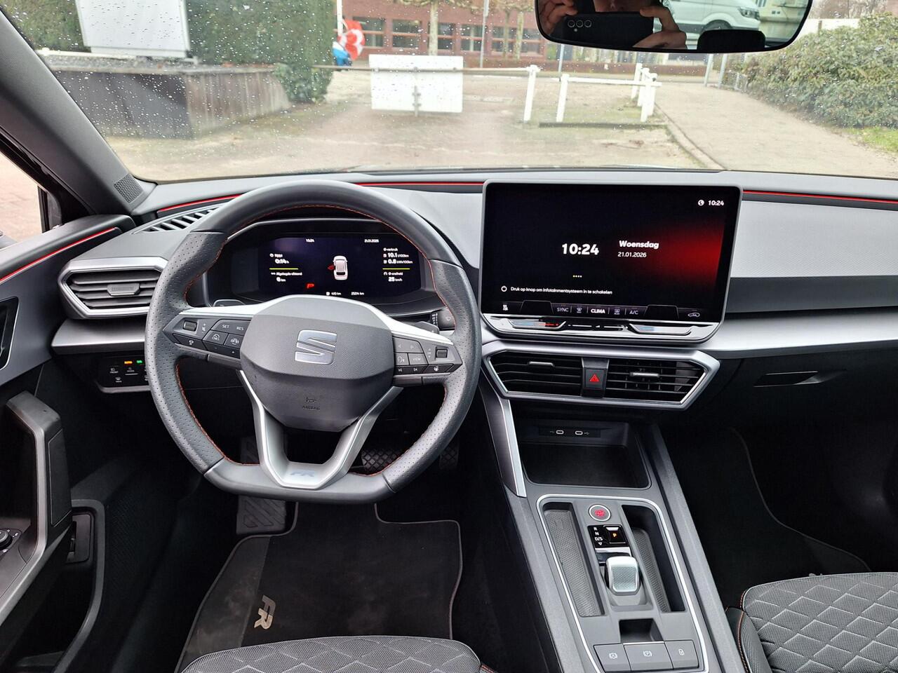 Seat LEON Sportstourer 1.5 TSI e-Hybrid FR Business LM 17", Matrix LED verlichting, Apple Carplay/Android Auto