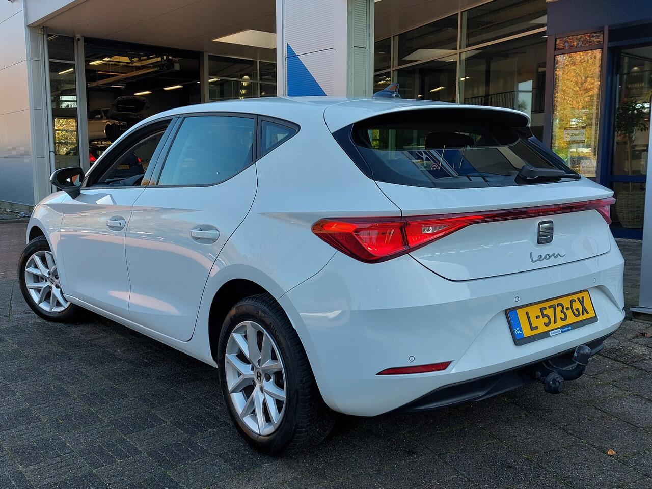 Seat LEON 1.0 TSI 110pk Style | Apple Carplay+Android Auto | Clima | Adap.Cruise | Digitaal Dashboard | Led Koplampen | Pdc | Rijstrook+Licht+Regensensor | 16''lm | Trekhaak