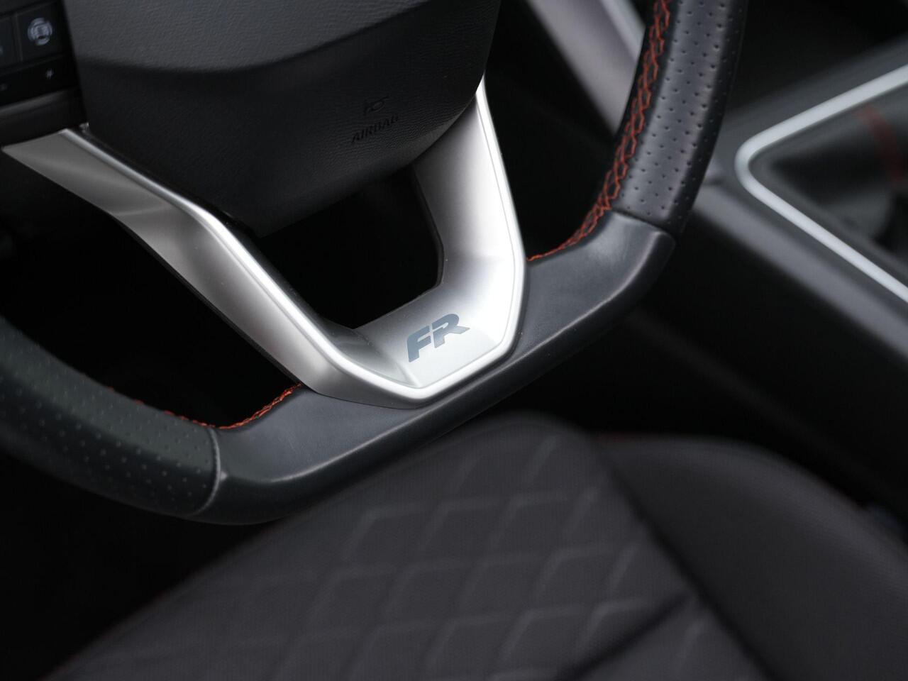 Seat LEON Sportstourer 1.0 TSI 110 pk FR Business Intense | Panoramadak | Trekhaak | Achteruitrijcamera | Adaptive Cruise | Navigatie