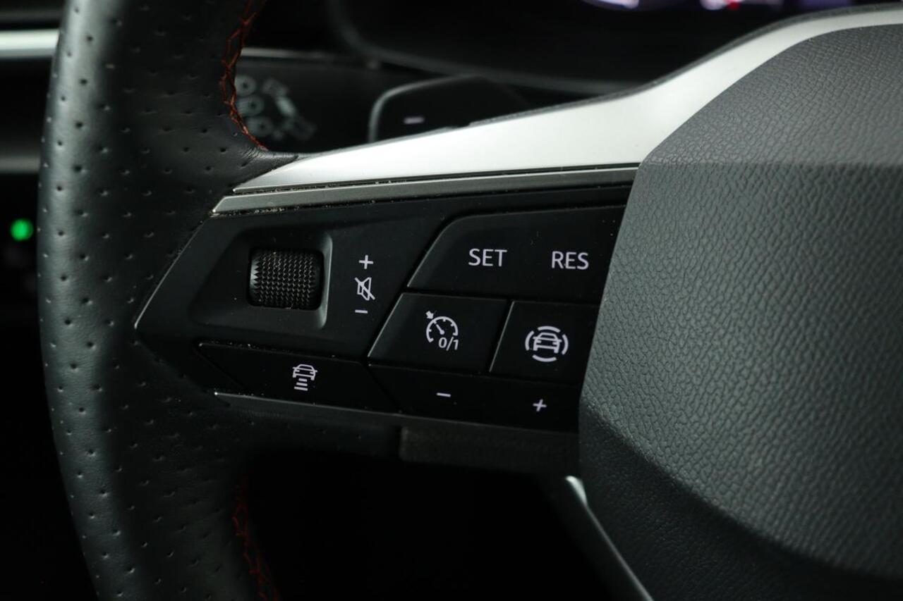 Seat LEON 1.5 eTSI FR Launch Edition | Carplay | Stoel & stuurverwarming | Camera | Adaptive cruise | Navigatie | Keyless | Full LED | Sportstoelen