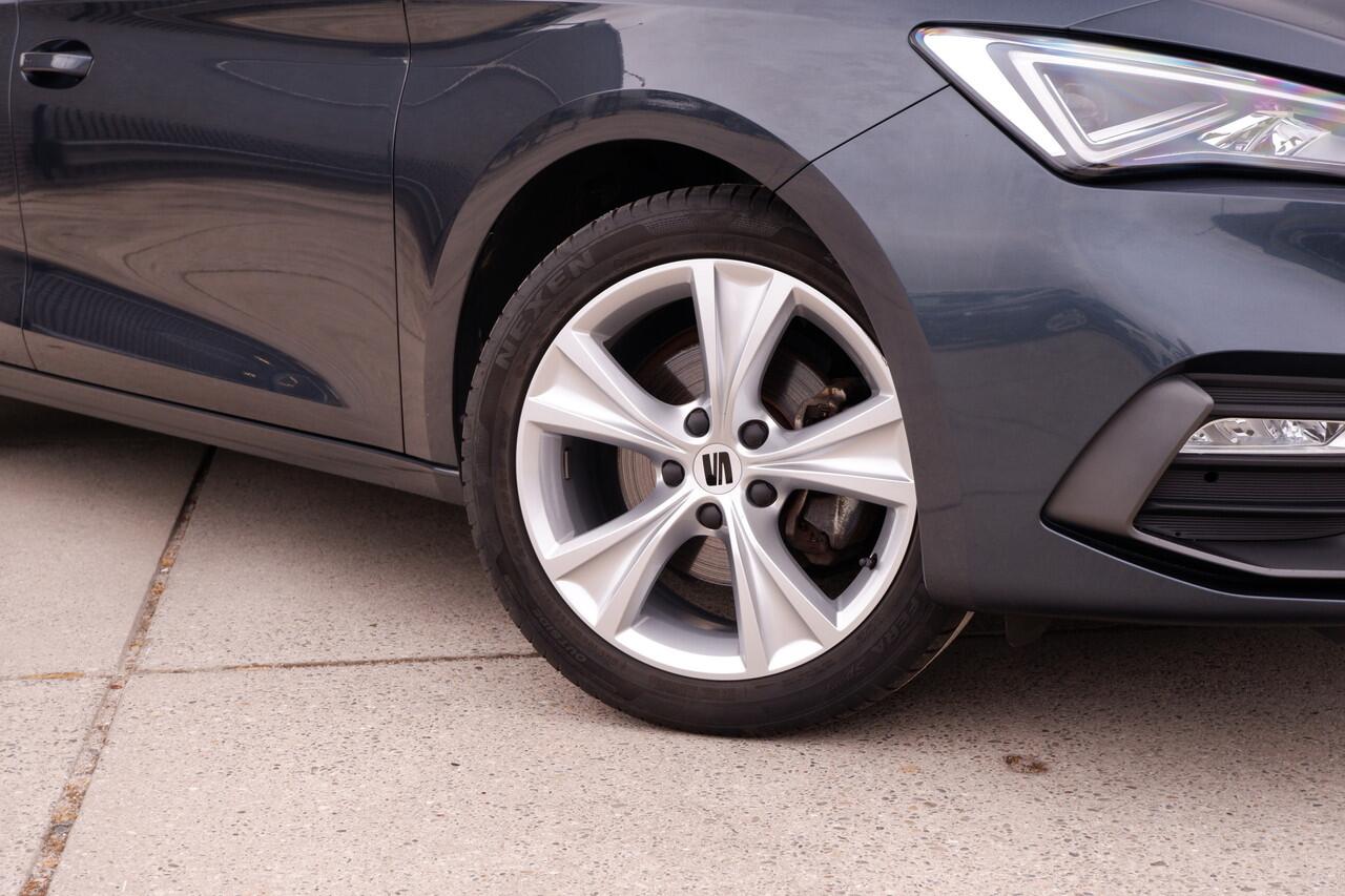 Seat LEON Sportstourer 1.5 eTSI FR | Elek. Trekhaak | LED | Carplay | Camera | Navi | Keyless | Adap. Cruise