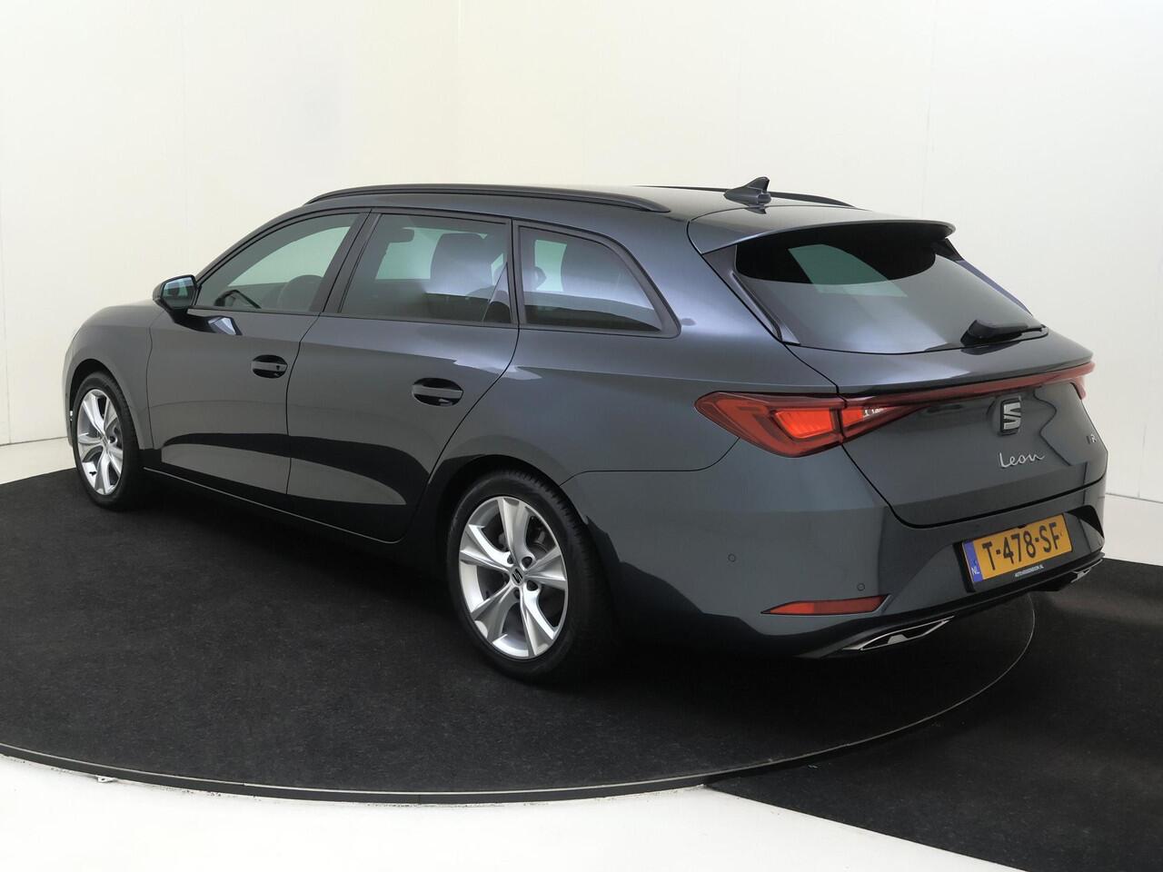 Seat LEON Sportstourer 1.0 eTSI FR Business Intense | Trekhaak | Parkeerassistent | 3-zone airco | Adaptieve cruise control | Achteruitrijcamera | Dodehoek detectie |