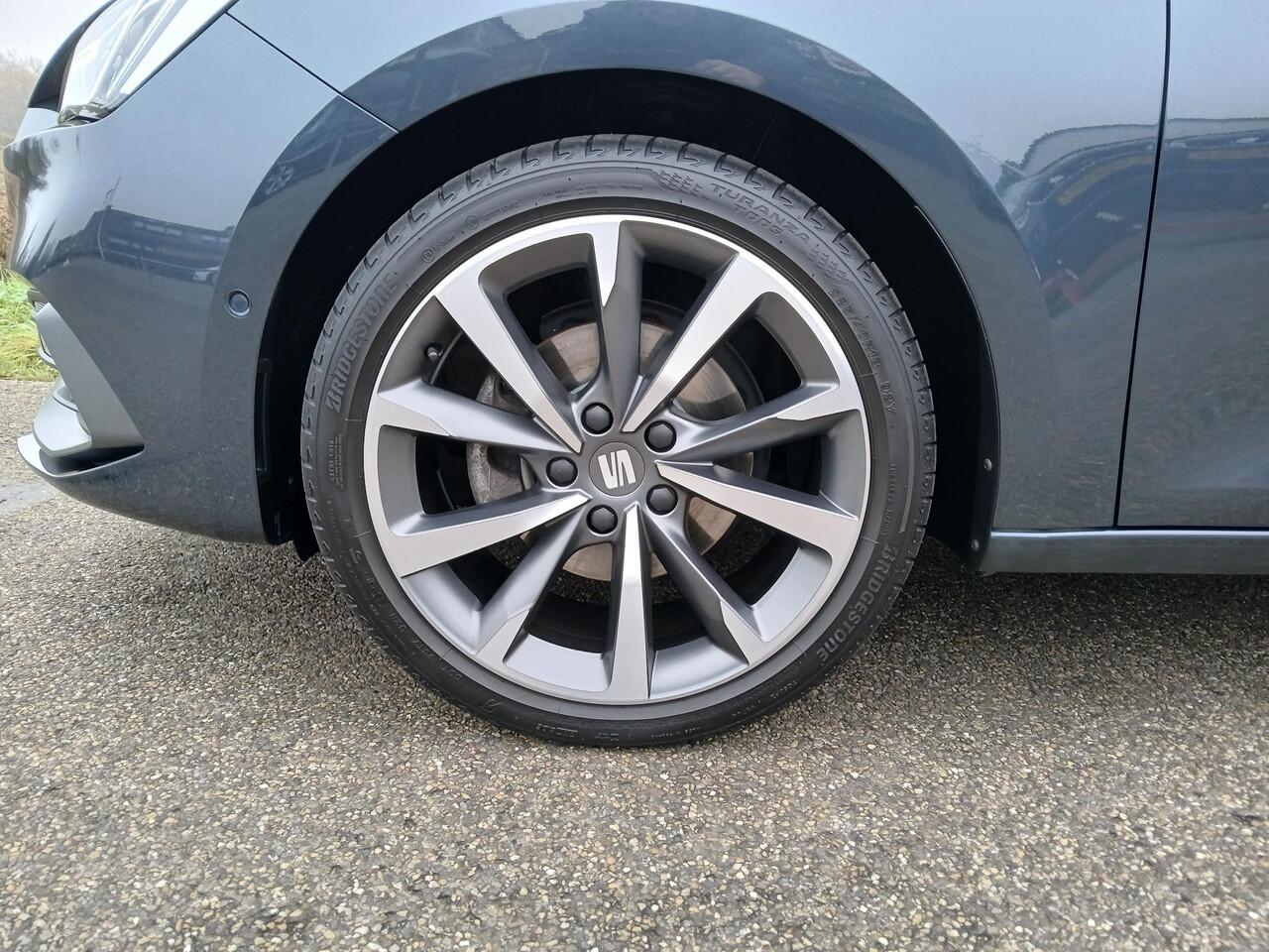 Seat LEON Sportstourer 1.5 TSI FR Business Intense + 18 inch + Trekhaak, slechts 19.000 km!!