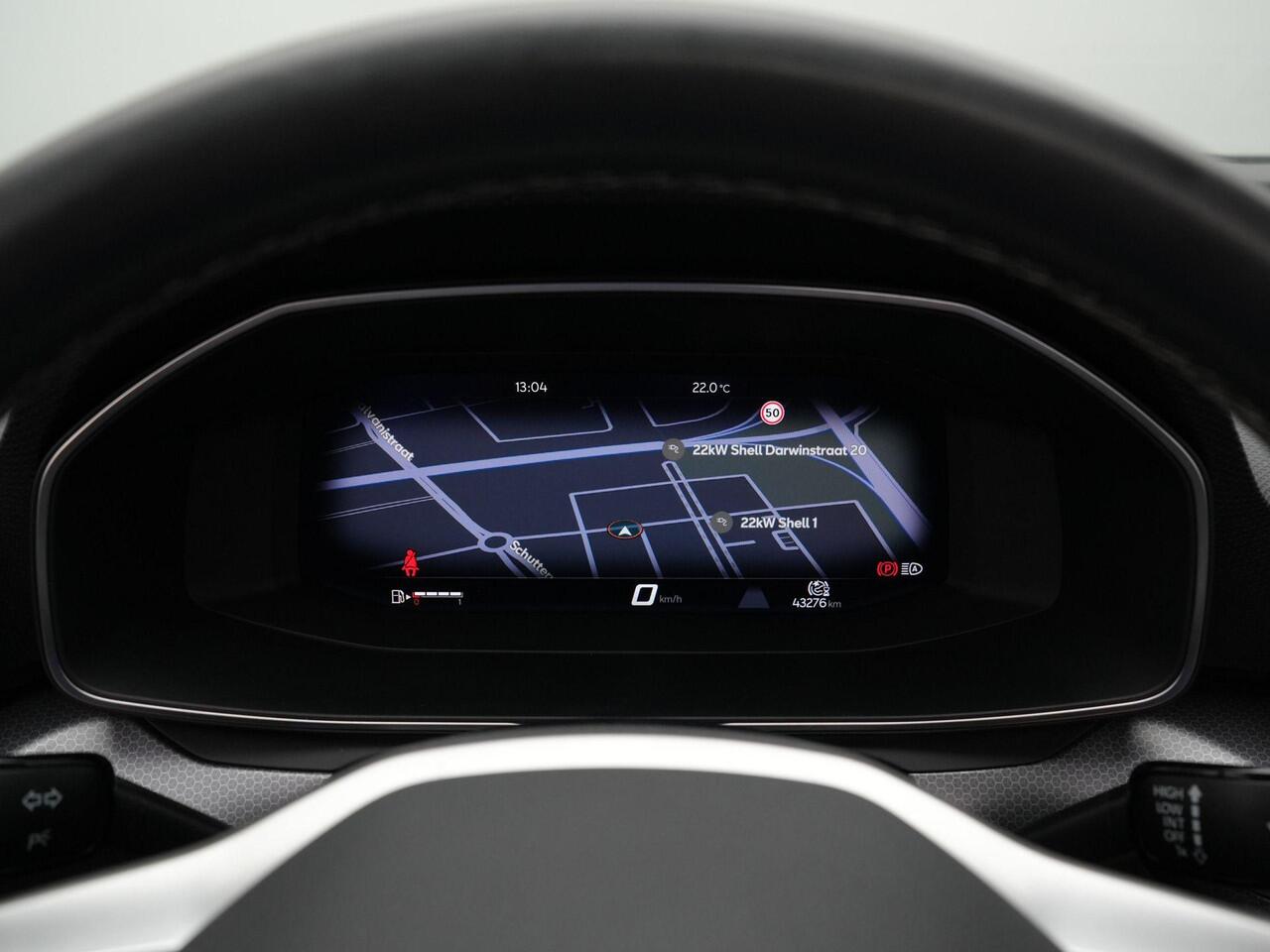 Seat LEON Sportstourer 1.0 TSI 110 pk Style Business Intense | Panoramadak | Stuur-/stoelverwarming | Achteruitrijcamera | Navigatie