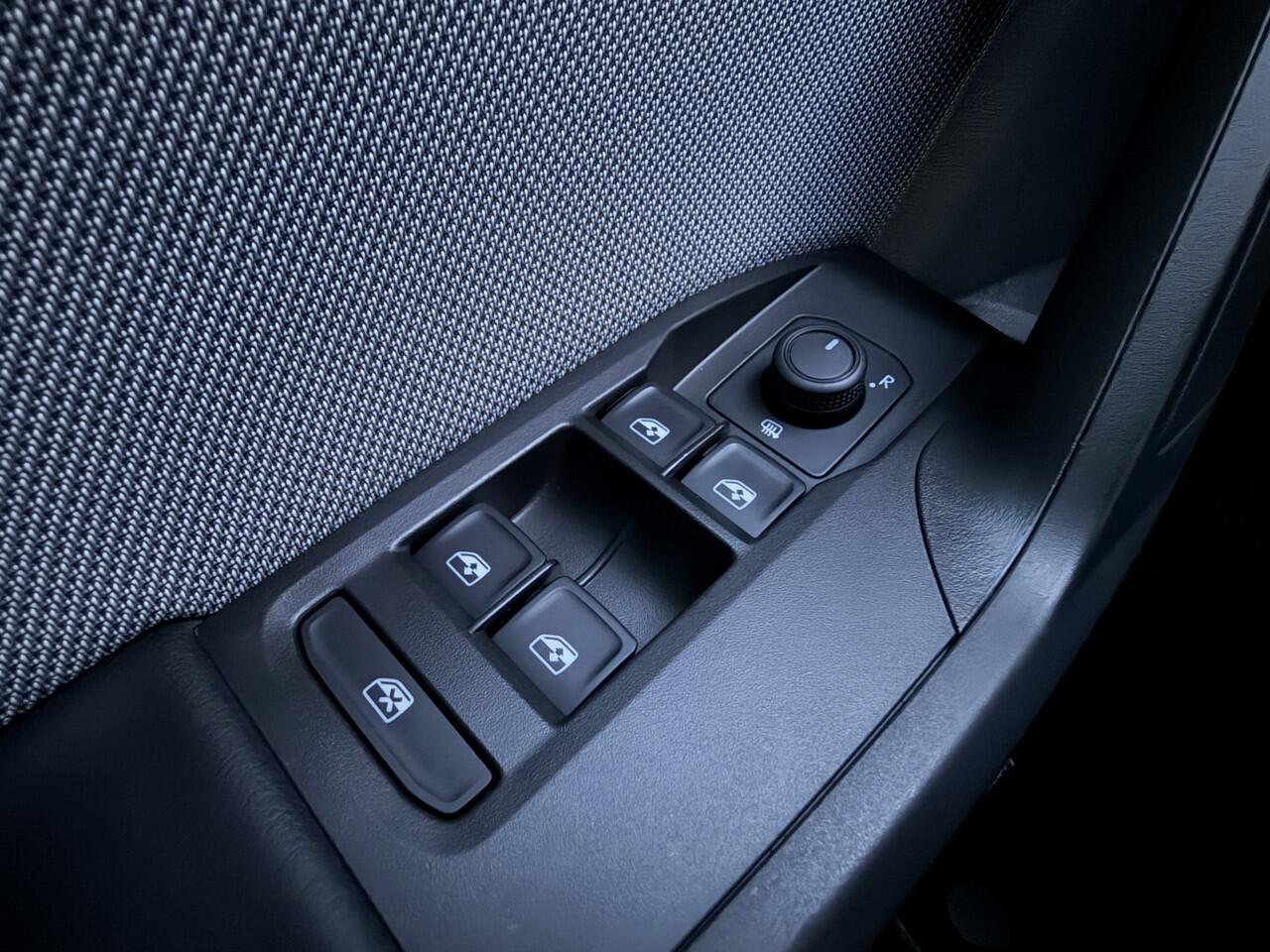 Seat LEON Sportstourer 1.0 TSI Style Business Intense | LM | Camera | PDC |