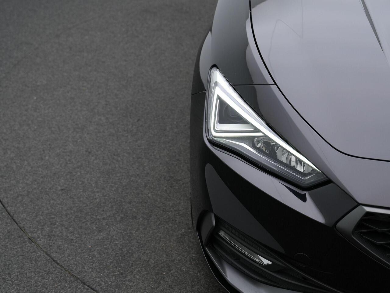 Seat LEON 1.5 eTSI 150 pk DSG FR Business Intense | Trekhaak | Stuur-/stoelverwarming | Achteruitrijcamera | Adaptive Cruise | Navigatie