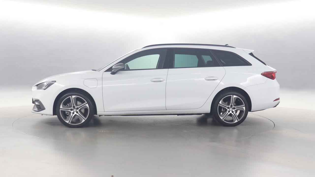 Seat LEON Sportstourer 1.5 TSI 204pk e-Hybrid FR Business DSG / Navigatie / Camera / Apple Carplay / Sfeerverlichting