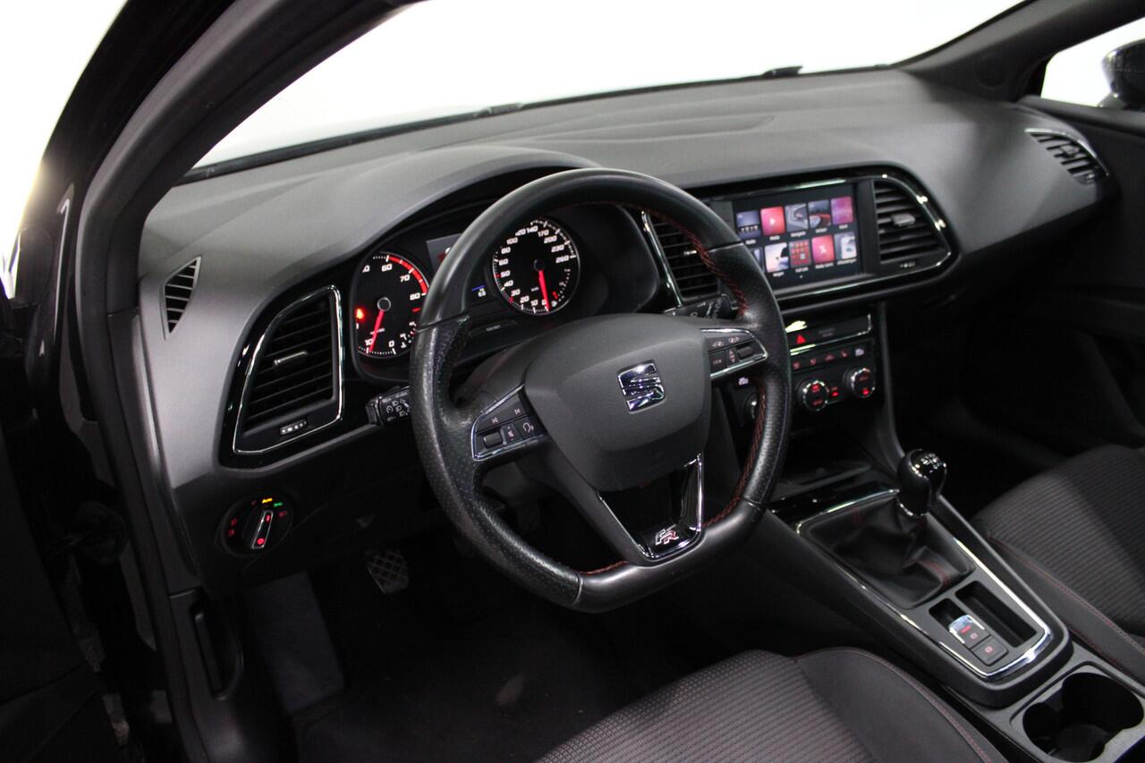 Seat LEON Sportstourer 1.5 TSI FR Business Intense / Stoelverwarming / Navi. / Afneembare trekhaak /