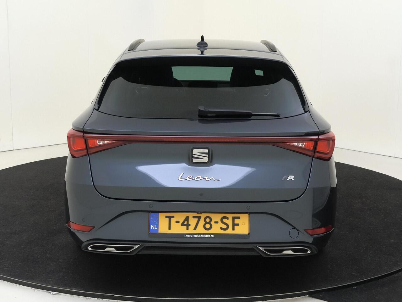Seat LEON Sportstourer 1.0 eTSI FR Business Intense | Trekhaak | Parkeerassistent | 3-zone airco | Adaptieve cruise control | Achteruitrijcamera | Dodehoek detectie |