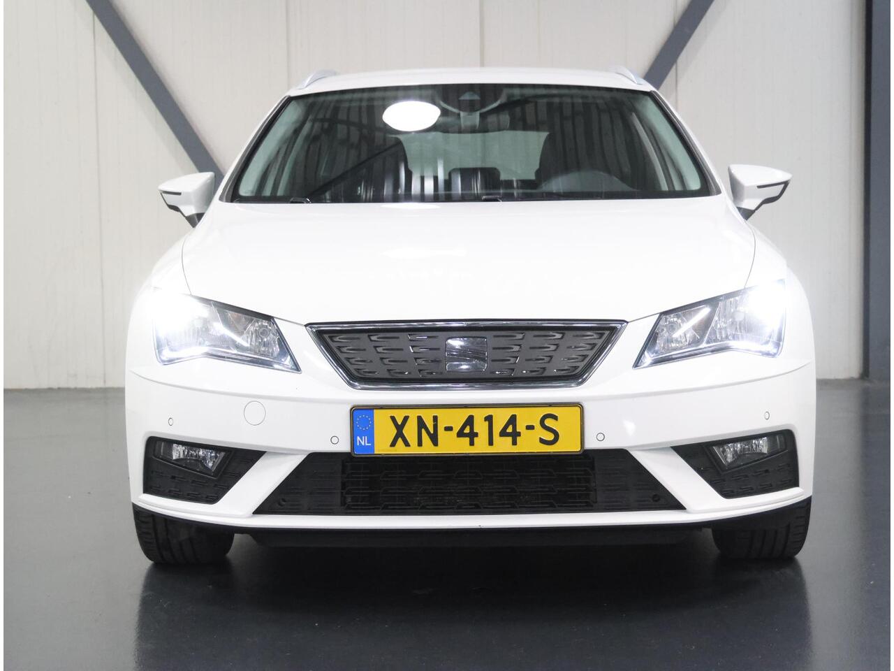 Seat LEON ST 116pk Style Intense | 1ste eigenaar | AppleCarPlay/AndroidAuto | Parkeersensoren VOOR+Achter | Armsteun | Keyless | Navigatie | Cruise Crontol | Climate | Privacy Glass | Isofix |