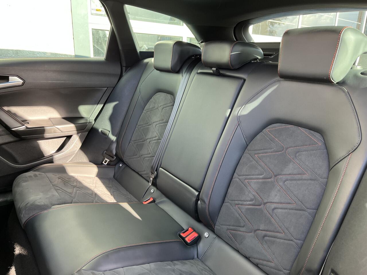 Seat LEON Sportstourer 1.5 eTSI FR Business Intense / AUTOMAAT/ PANO/ BEATS/ STANDKACHEL/ ELEK. TREKHAAK/ CAMERA/ PARK. SENSOREN/ MEMORY SEATS/ LED/ STOEL-STUURVERWARM./ ADAPT. CRUISE/ FULL LINK/ NAVI/ CLIMA/ DAB