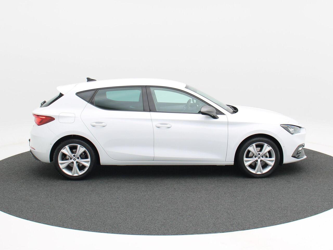 Seat LEON 1.5 TSi 150 Pk FR Business | Full LED | Adaptive Cruise | Trekhaak | Sensoren | Privacy Glass | Navigatiesysteem | 17 Inch | 60.393 Km!!