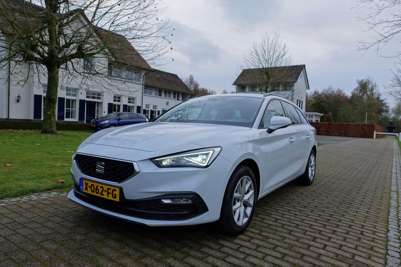 Seat LEON Sportstourer 1.0 eTSI FR Business Intense | Trekhaak | CarPlay | Camera | Stuurwielverw. | Stoelverw. | BTW |