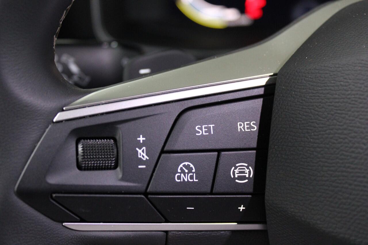 Seat LEON 1.5 eTSI Style Business Intense DSG / Automaat / 5 jaar garantie / Apple carplay / Android auto /