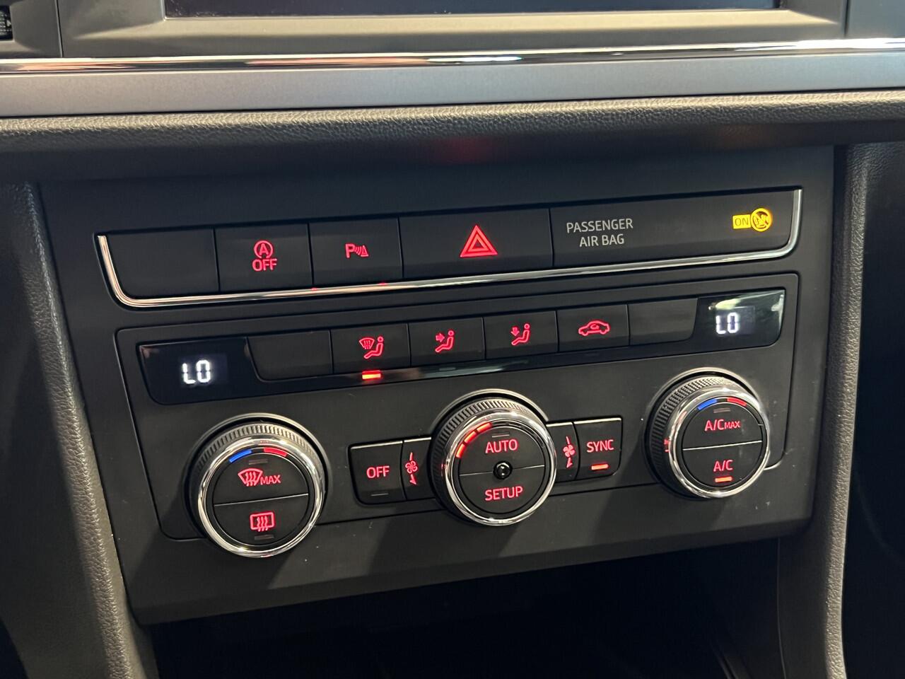 Seat LEON 1.0 TSI Style Ultimate Edition | Navigatie/Android/Apple Carplay | LM Velgen 16" | Cruise Control | Airco |