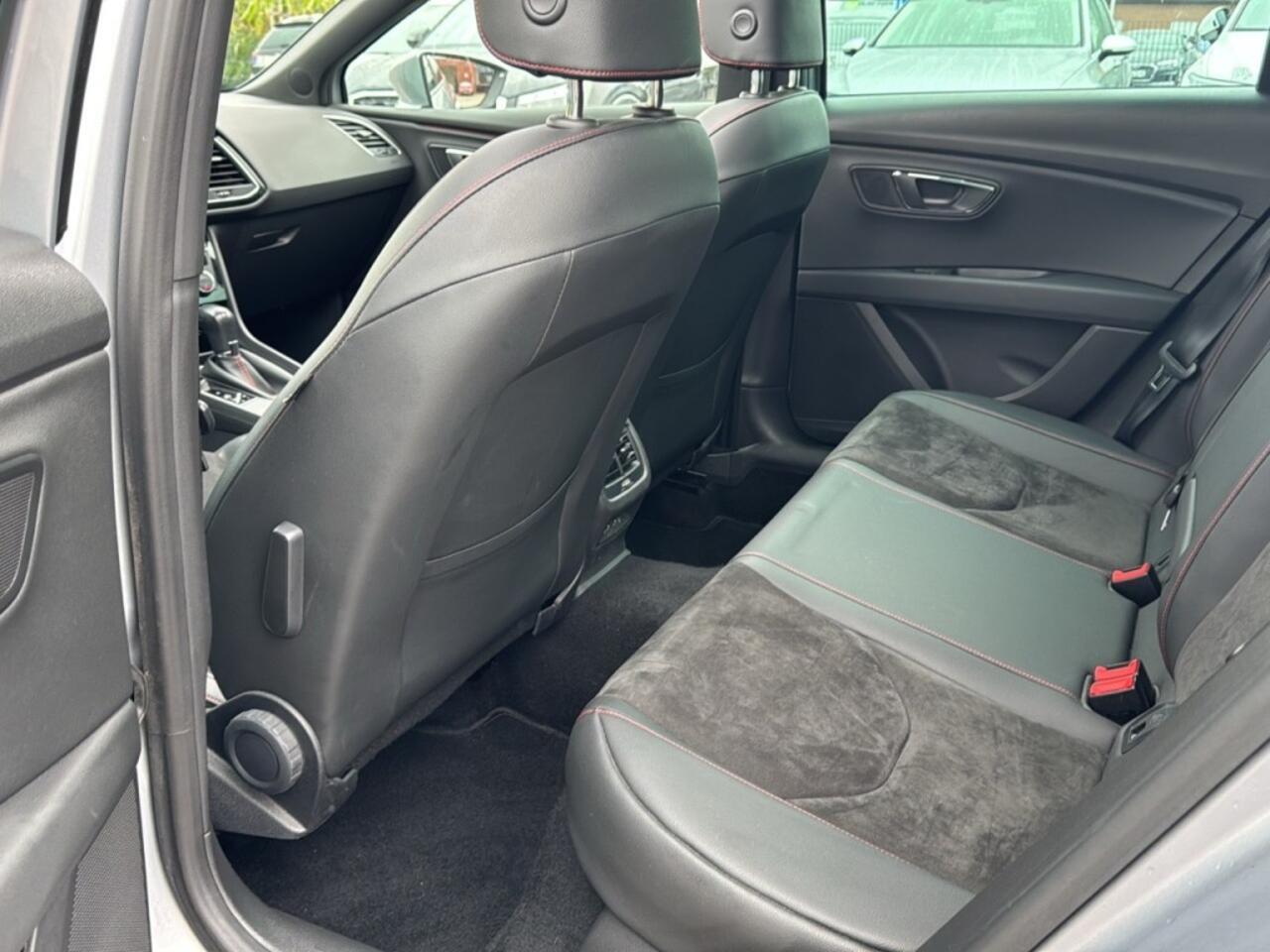 Seat LEON 2.0 TDI DSG FR PANO-DAK/CAMERA/BEATS-AUDIO/NAVI/CARPLAY/ACC/STOELVERW