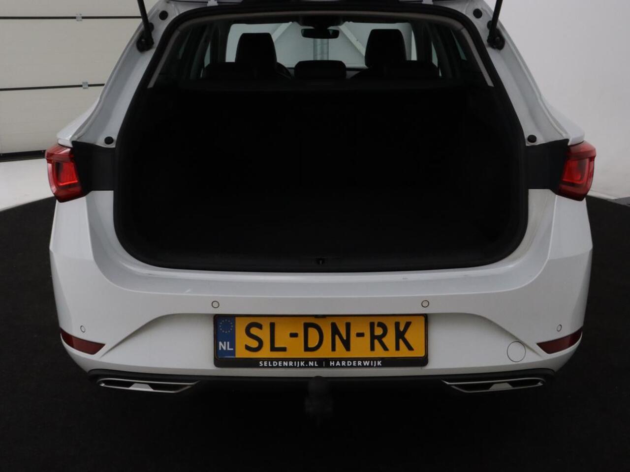 Seat LEON 1.4 TSI e-Hybrid FR | Trekhaak | Stoelverwarming | Camera | Adaptive cruise | Carplay | Navigatie | Full LED | Park Assist | Climate control | Bluetooth | PHEV | Plug In
