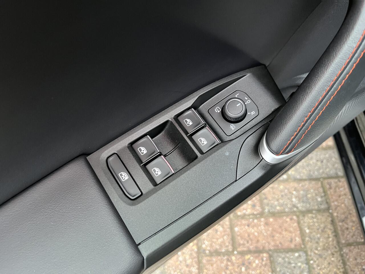 Seat LEON 1.4 TSI eHybrid PHEV FR Business Intense / AUTOMAAT/ KEYLESS/ FULL LINK/ PARK. SENSOREN + CAMERA/ LED/ ELEKTR. STOEL/ STUUR VERWARM./ KEYLESS/ NAVI/ 18" LMV