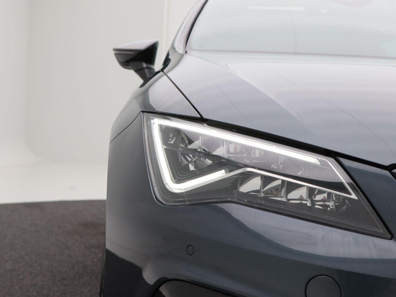 Seat LEON ST 2.0 TSi 300 Pk Automaat 4DRIVE CUPRA | Panoramadak | Bucket Seats | Camera | Stoelverwarming | 19 Inch | Beats Audio | 71.983 km!!