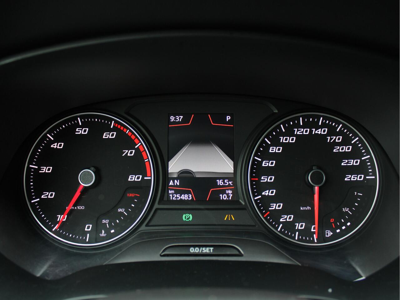 Seat LEON 1.5 TSI 150PK Style Ultimate Edition Automaat /NAVI/18'LM/Camera/Trekhaak/Stoelverwarming/PDC/Keyless/Lane assist/DAB+/NAP! 1e eig!