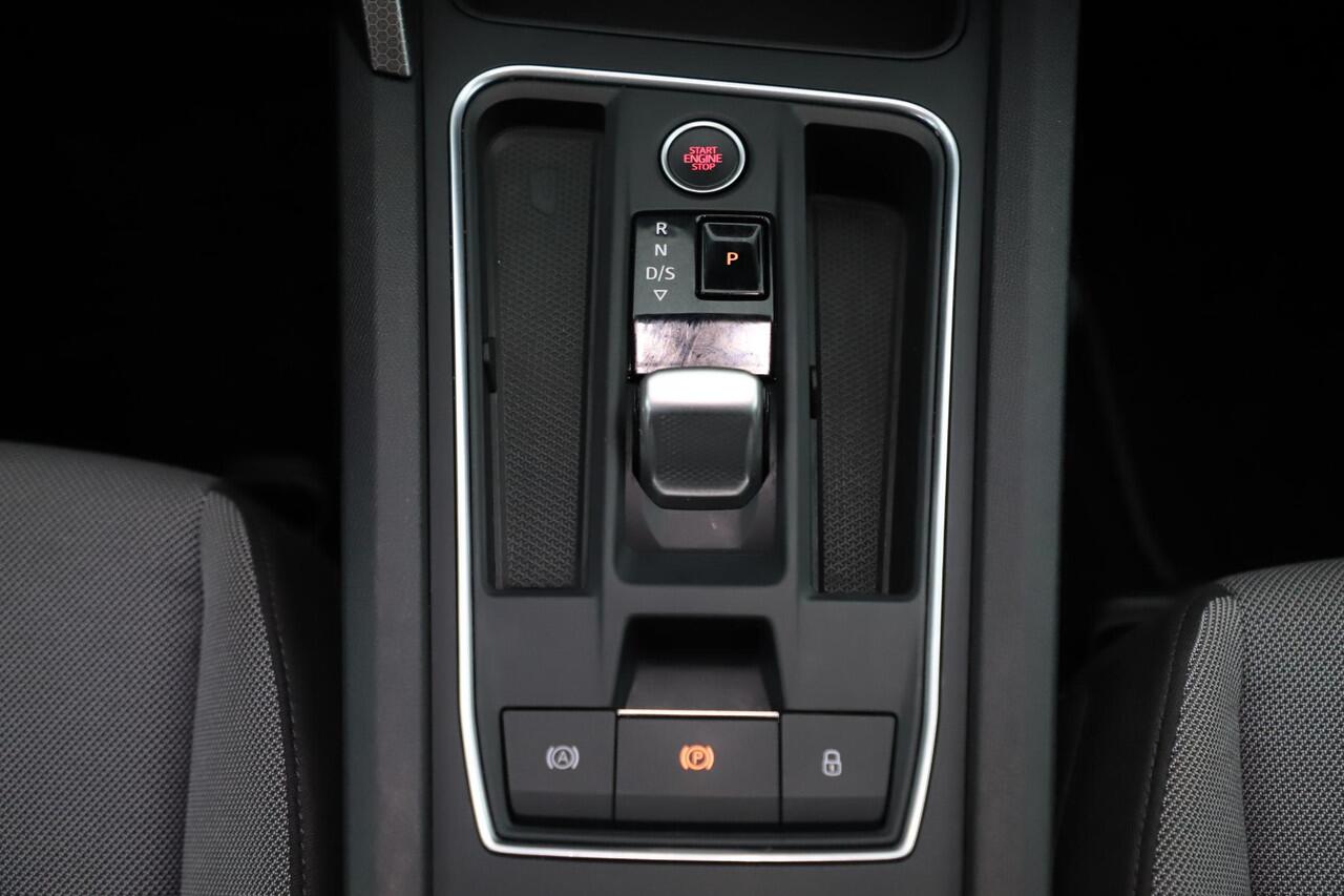 Seat LEON Sportstourer 1.5 eTSI Style Business Intense 150PK DSG Automaat LED Navigatie Achteruitrijcamera Climate Adaptive Cruise Control 16 inch LMV Carplay Android